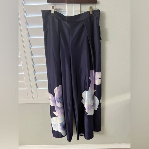 Brand newWomen's musewide leg pants size 16